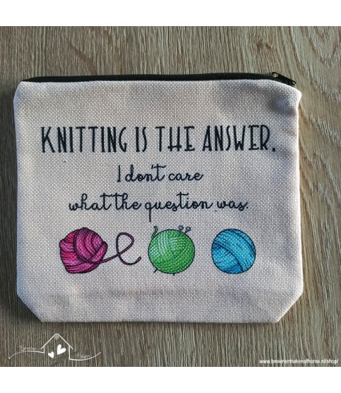 Etui - 'Knitting is the Answer'